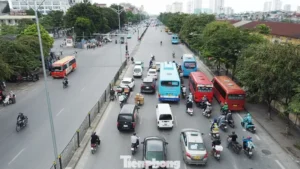 QL1 trên nền đường Giải Phóng đang có chiều rộng 8 làn xe cơ giới, mỗi bên 4 làn xe (rộng khoảng 30 mét), theo đề xuất dự án sẽ được mở rộng khoảng 90 mét.